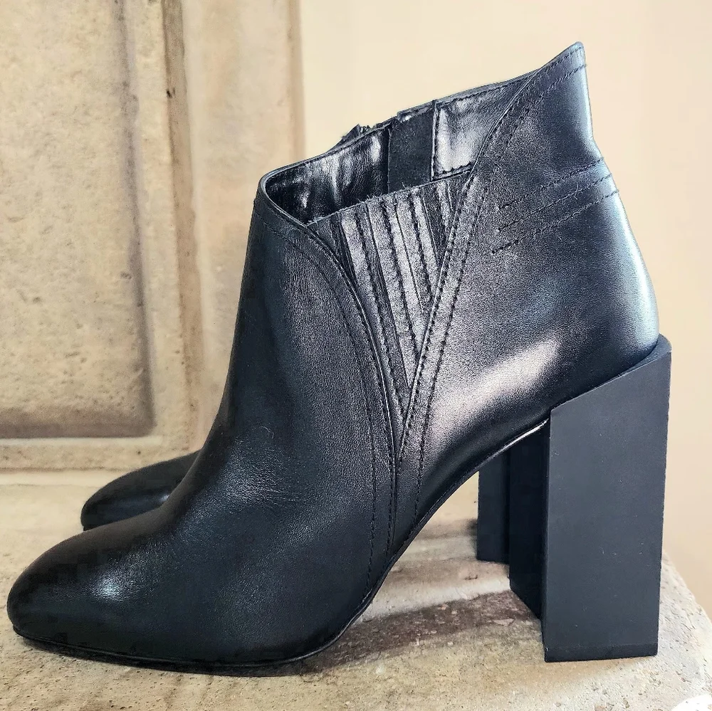 H by Halston Mal Leather Ankle Booties Size 9
